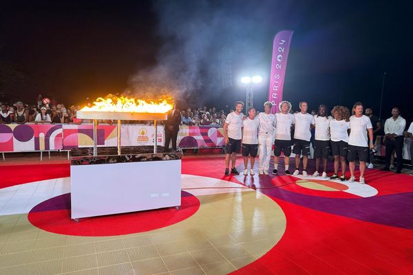 Le chaudron olympique sur le front de mer de Fort-de-France en Martinique.