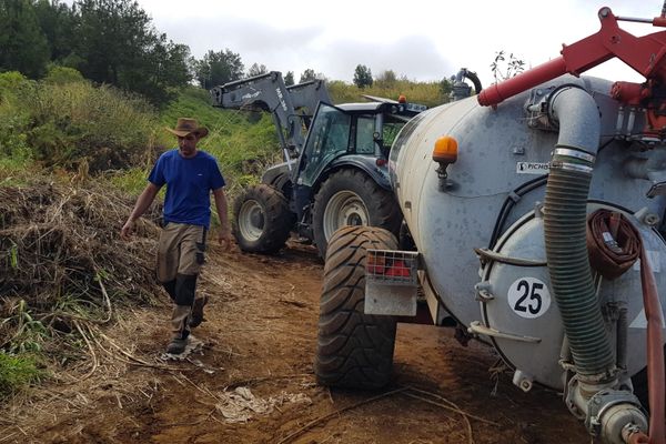 livraison d'eau aux éleveurs