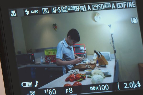 Le jeune Giovanni Maurel, en pleine préparation d'une vidéo à destination des réseaux sociaux.