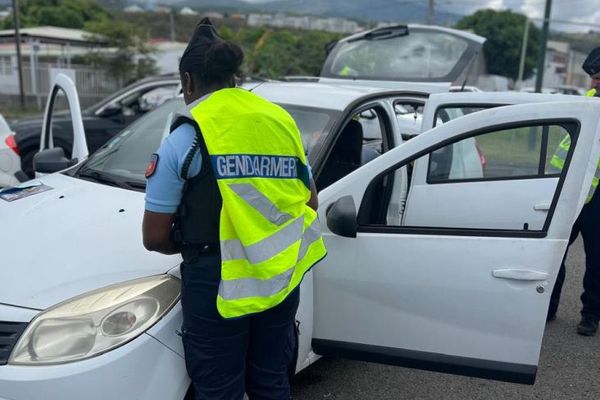 Un contrôle routier de la gendarmerie pendant le week-end de Toussaint en Guadeloupe