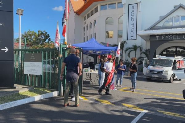 Hôtel Créolia en grève pour les salaires.