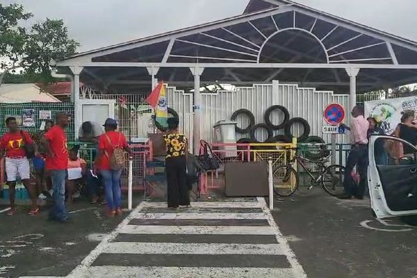 Devant l'école Suzanne Rollon ce jeudi matin 13/06/24