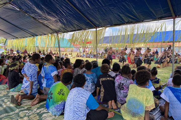 330 élèves se sont rassemblés pour fêter l'anniversaire des 50 ans du collège Havila, avec une journée rythmées par des danses et des chants.