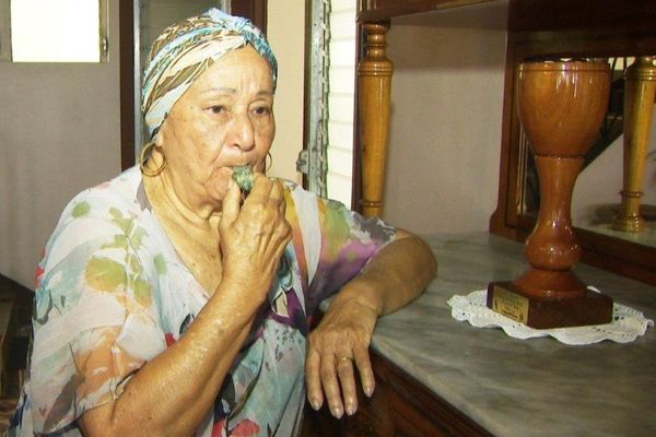 Aujourd'hui âgée de 85 ans, Marie Anne Bessard a conservé son sifflet d'arbitre obtenu en 1966.