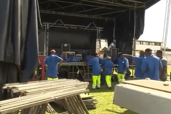 Préparatifs du concert de Booba au stade Georges Chaumet