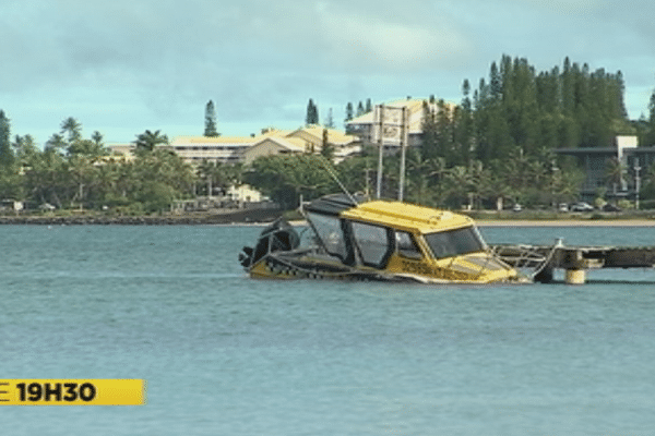 Accident taxi boat Nouméa Anse Vata