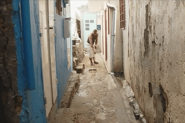 Les habitants du quartier Fond Populaire à Fort-de-France, victimes d'inondations (18 février 2018)