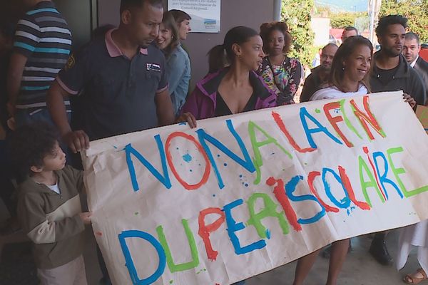 Manif parents école Les Gaspards