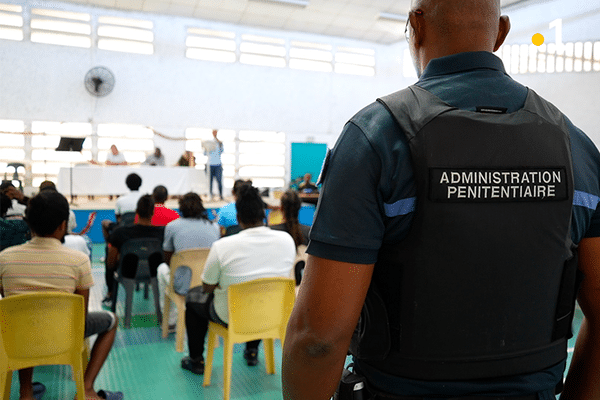 Remise de diplôme au centre pénitentiaire de Ducos.