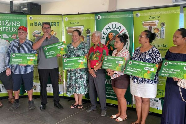 Les associations de Mahina reçoivent leurs dons à l'occasion des "tortues du cœur".