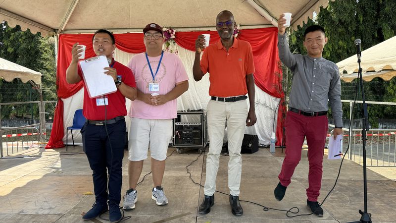 Albéric Benth, Mayor of Mana, and the team of the Hmong Culture association of Javouhey officially launch the youth festival, inviting participants to two days of awareness and entertainment.