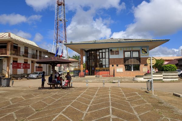 Mairie de Saint-Georges, la place centrale 