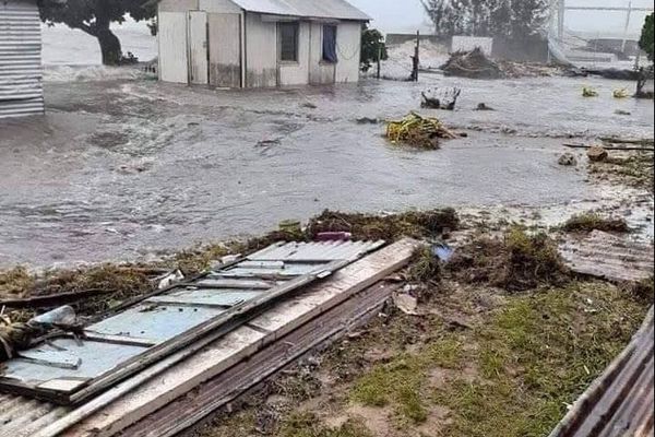 Le cyclone Tino a fait de lourds dégâts à Tonga