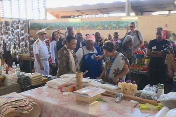 Girardin au marché de Mamoudzou