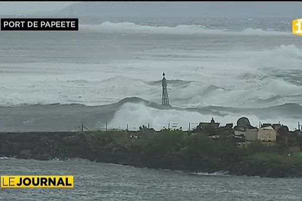 La forte houle contraint les ferries à se dérouter