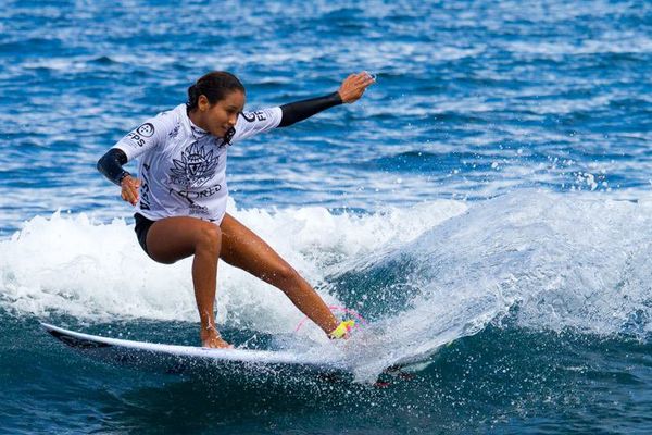 Championnat du monde de surf aux Açores : les juniors commencent fort