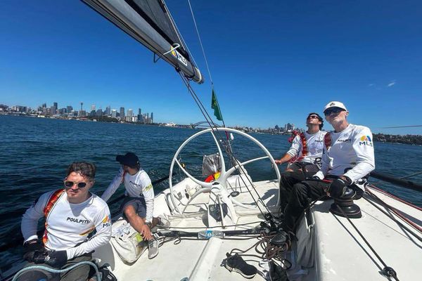 L'équipage du Poulpito dans le port de Sydney