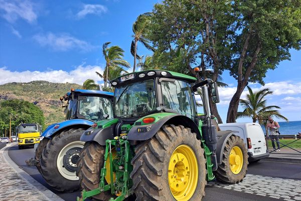 Les planteurs bloquent le Barachois12 juillet Réunion