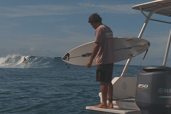 Entraînement de surf à Teahupoo