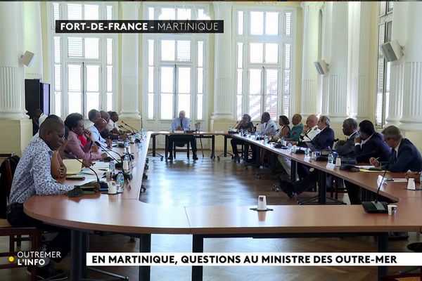 Jean-François Carenco a rencontré une délégation des organisations patronales avant de s'entretenir avec les centrales syndicales en Martinique