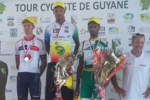 Le podium du contre la montre individuel de Montsinéry, Boris Carène, Melvin Rullière et Teddy Ringuet