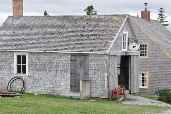 Les nombreux bâtiments acadiens d’antan offrent une expérience touristique unique