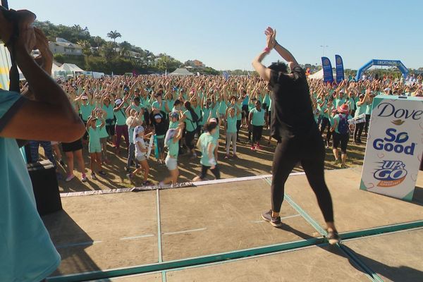 2873 participantes à l'échauffement de la Nouméenne pour la 14e édition.