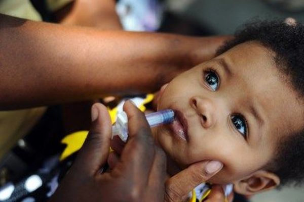 Vaccination d'un enfant en 2014 à Port-au-Prince, Haïti