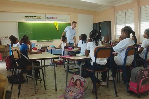 Atelier de lecture à l'école élémentaire Marie Labarde au Morne-Rouge