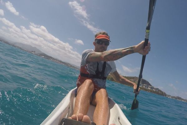 Benjamin Legavre à l'entraînement avant les Mondiaux de surfski à Quiberon.