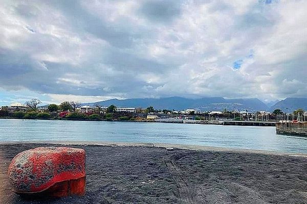 Nuages sur la ville du Port