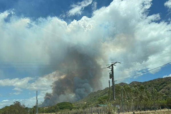 Feu de brousse à Popidéry.