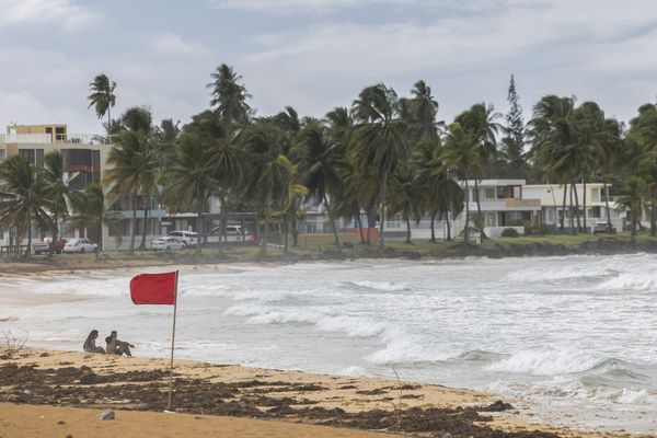 Plage de Luquillo, Porto Rico, lors du passage de la tempête tropicale Ernesto, 13 août 2024