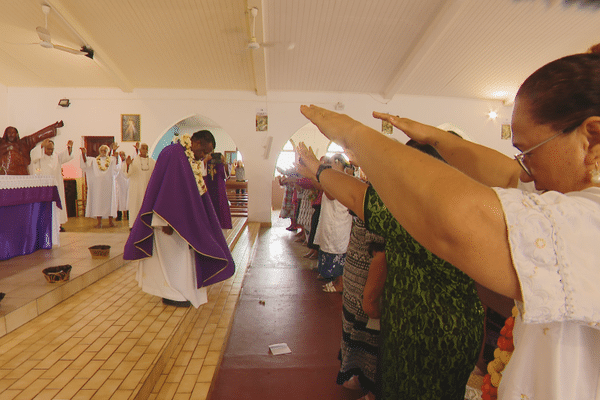 Le père Boarat a officiellement été accueillis par les fidèles de la paroisse du Sacré-Coeur, à Auteuil.