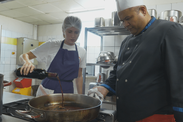 jeunes SNU repas SDF