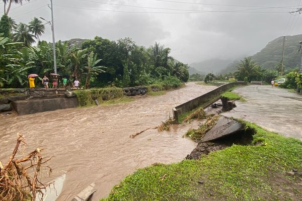 Rivière en crue à Mahaena.