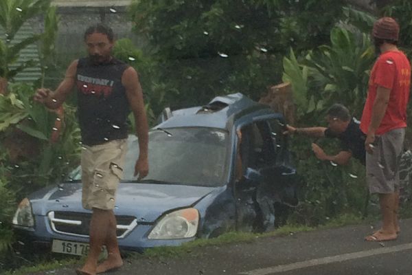 Accident spectaculaire à Papara