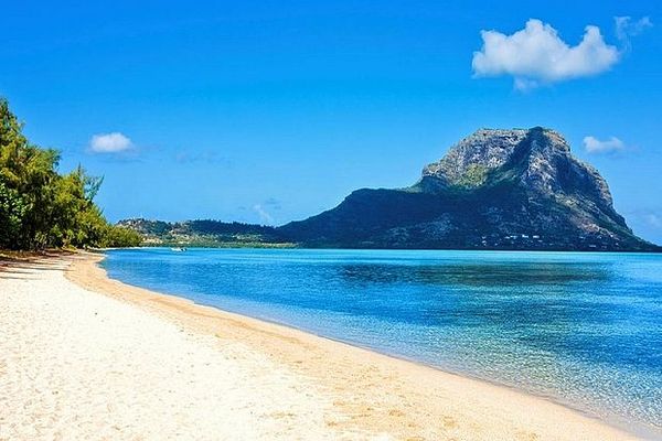 Plage déserte à Maurice 