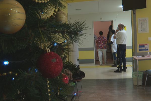 Ils sont trois à faire fonctionner le service des urgences la nuit de Noël 