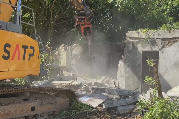 Démolition des maisons à risque à Petit Bourg