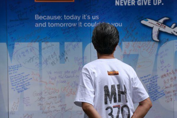 Des messages d'espoirs inscrits sur un mur lors d'une cérémonie en mémoire des victimes du vol MH370 à Kuala Lumpur le 6 mars.