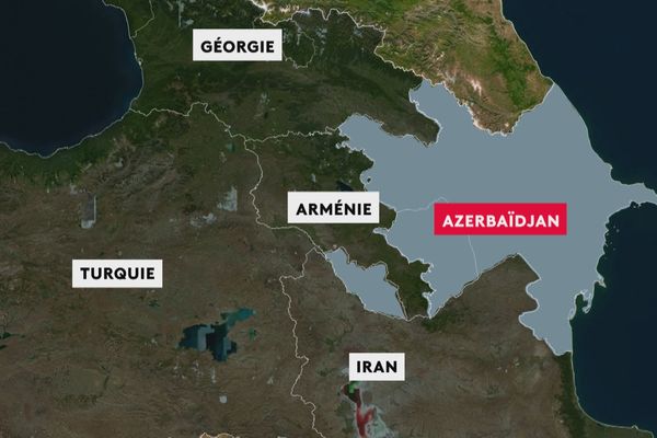 L'Azerbaïdjan dispose d'une mince frontière avec son allié turc grâce à l'exclave du Nakhitchevan, un territoire azerbaïdjanais séparé du reste du pays.