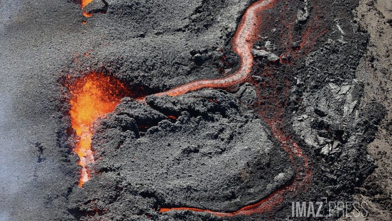 L’éruption du Piton de la Fournaise se poursuit, la circulation ...