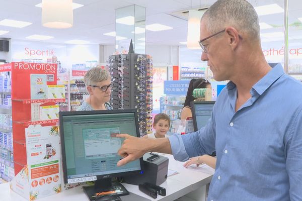 Certains médicaments anti-coqueluche pour enfants sont en rupture dans cette pharmacie de Nouméa.