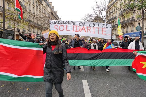 Manifestation en soutien aux mouvements sociaux aux Antilles le 28 novembre 2021 à Paris