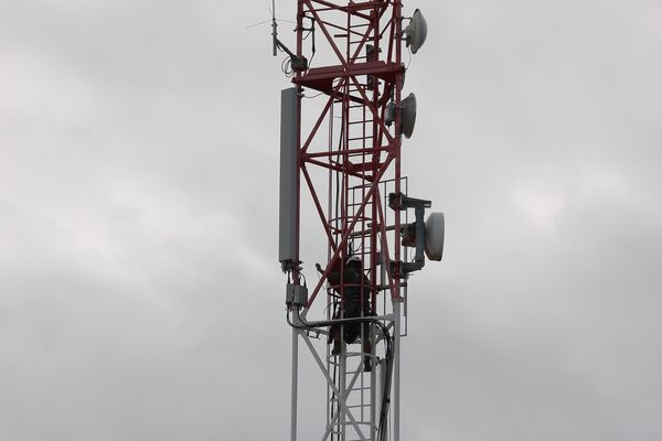 Les techniciens d'Intelia de Nouvelle-Calédonie installent la 4G+ à Wallis et Futuna