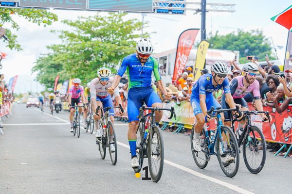 Juan Hoyos (Sistecredito) vainqueur de la 7e étape du Tour cycliste de Guadeloupe, à Petit-Canal, vendredi 30 août 2024