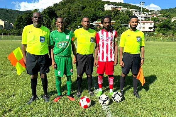 Trio arbitral en compagnie des capitaines