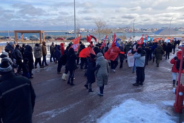 Près de 450 personnes ont répondu à l'appel de l'intersyndical à Saint-Pierre.