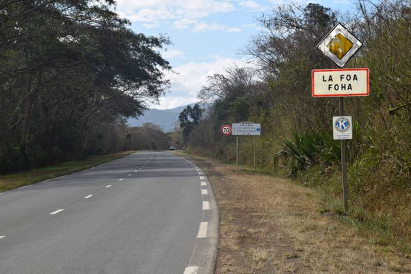 La sortie nord du village de La Foa, en province Sud de la Nouvelle-Calédonie.